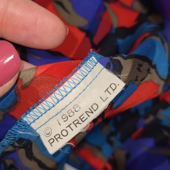 1980's Abstract Stripe turtleneck Blouse - Picture 16 of 16